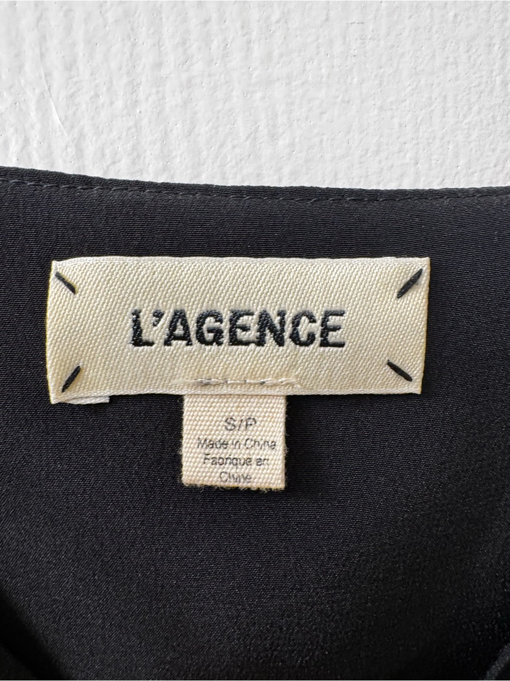 L'AGENCE Jane Camisole Black Silk Spaghetti-Strap Pink Lip Motif Sz SP - Picture 9 of 11